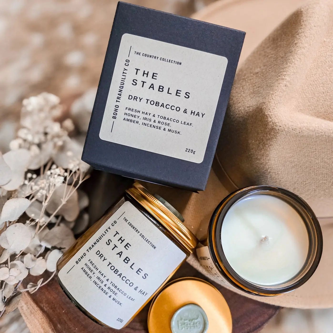THE COUNTRY COLLECTION: THE STABLES – Amber Glass Candle 220gm